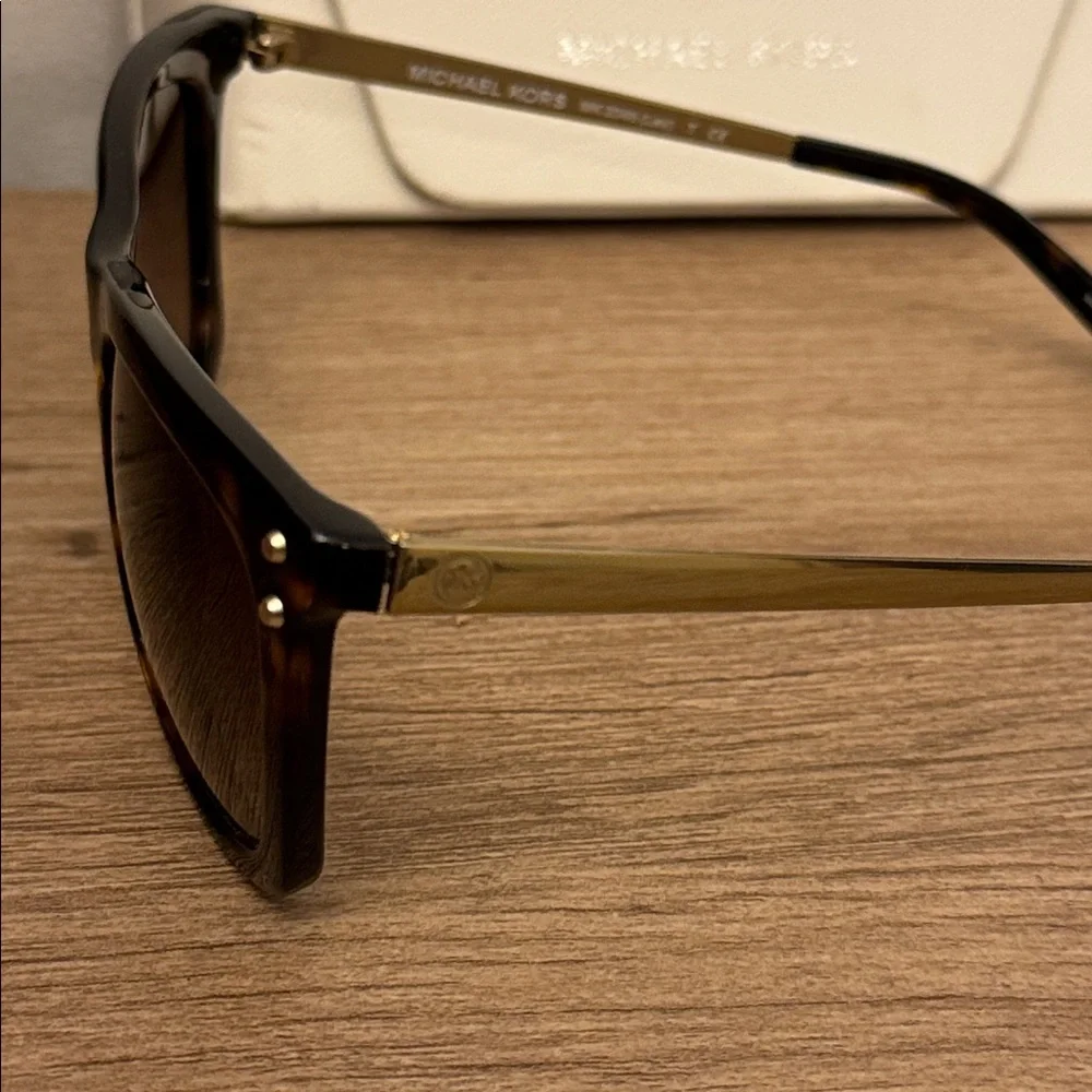 Michael Kors sunglasses. - Picture 4 of 4